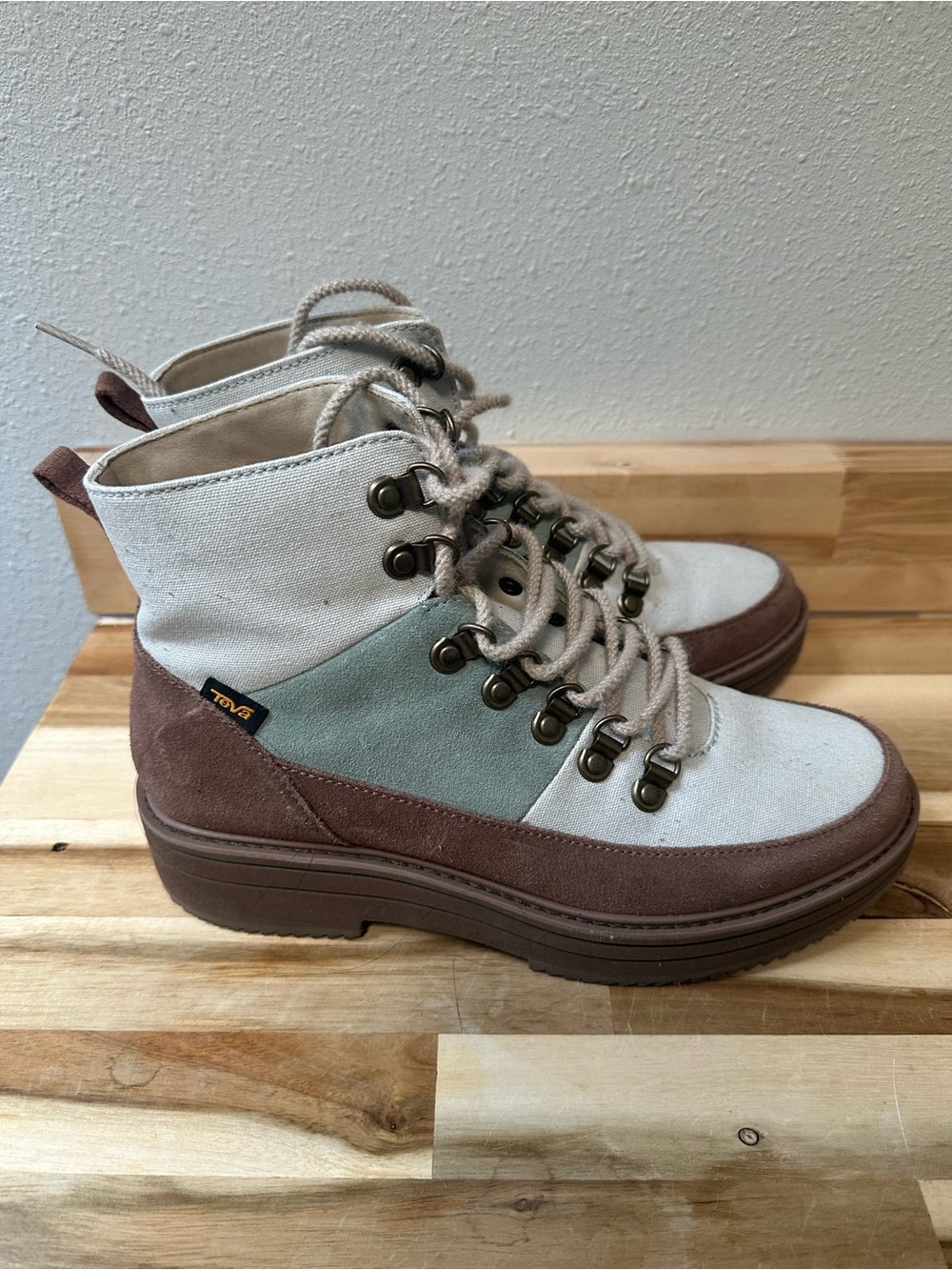 Teva Midform Patchwork boots size 9 1/2 perfect condition